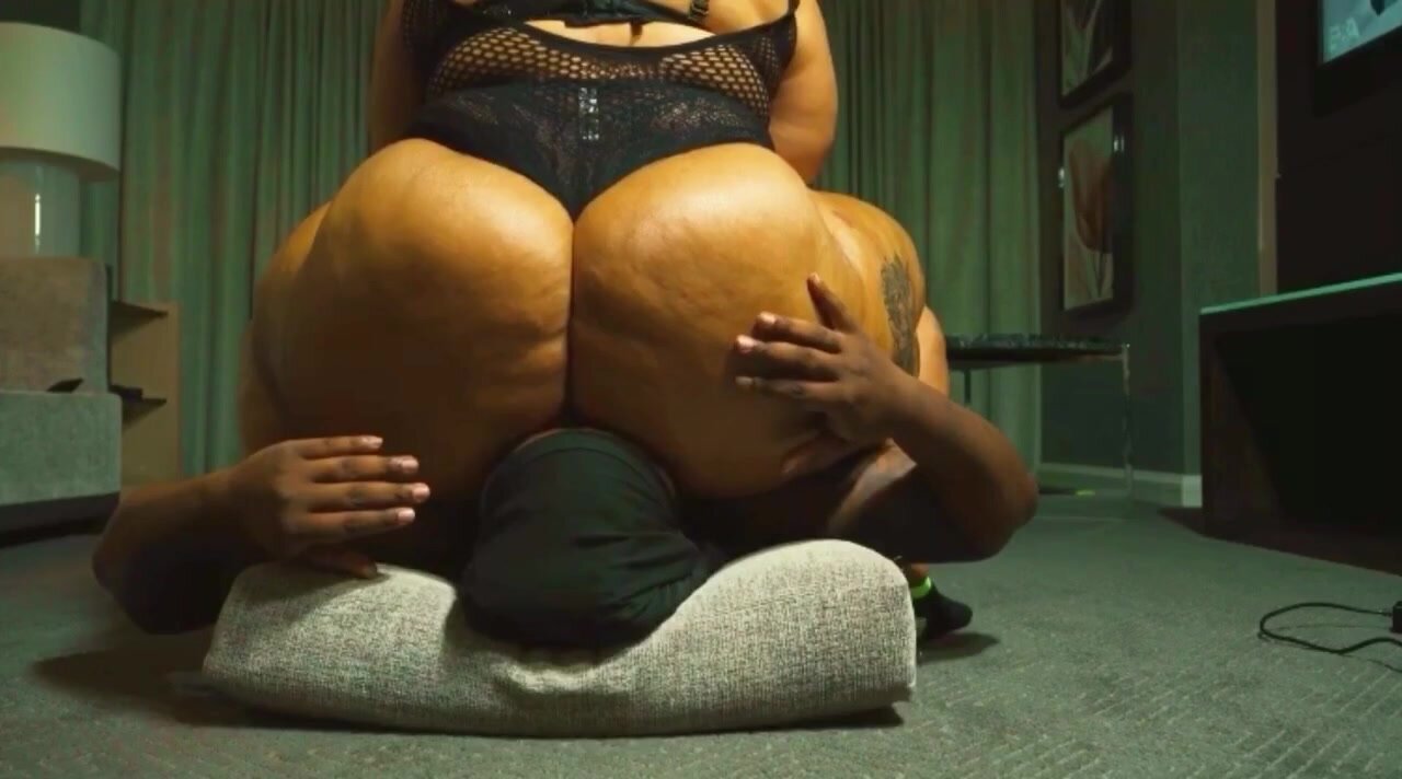 Bbw wrestling facesitting