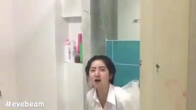 girl thai pooping