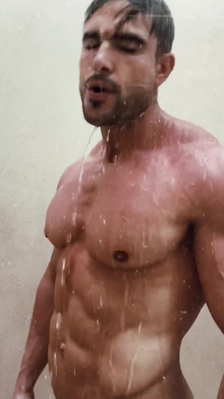 Mouthwatering Muscles in the Shower