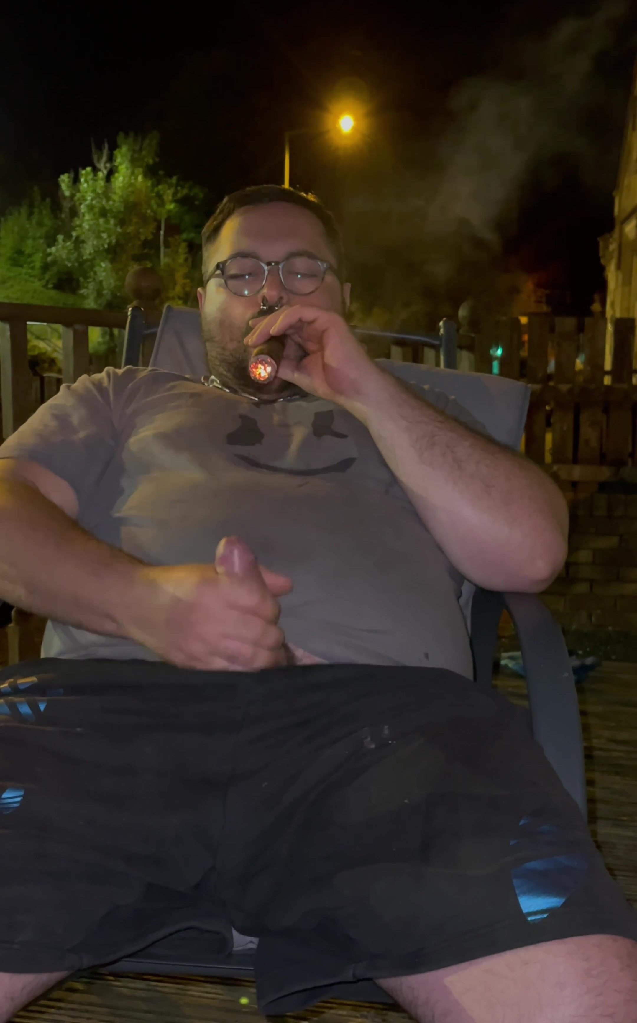 A nice bear smokes a cigar and cums