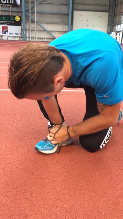Arm amputee Danish sprinter ties shoe laces