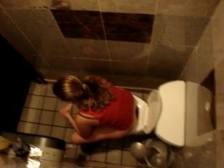 arab girl piss in  toilet