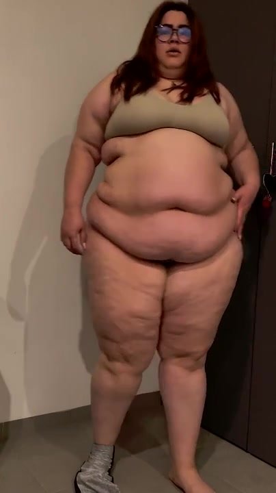 bbw wearing tight old clothes