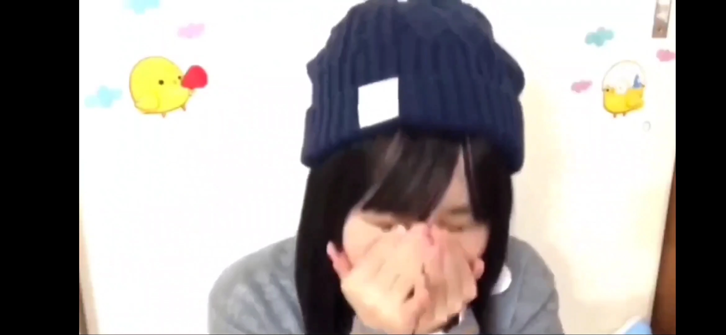 japase girl Beauty sneezes
