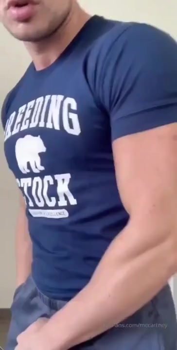 Sexy webcam guy jerking off of