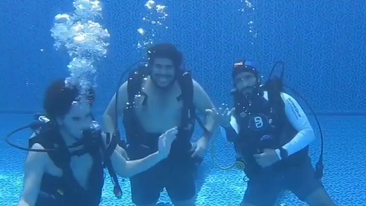 Underwater barefaced arab scubadivers