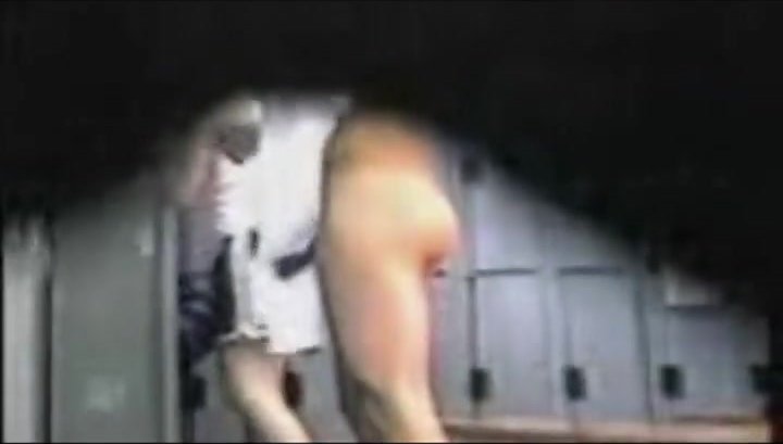 Spy on guy in public locker room with hard-on
