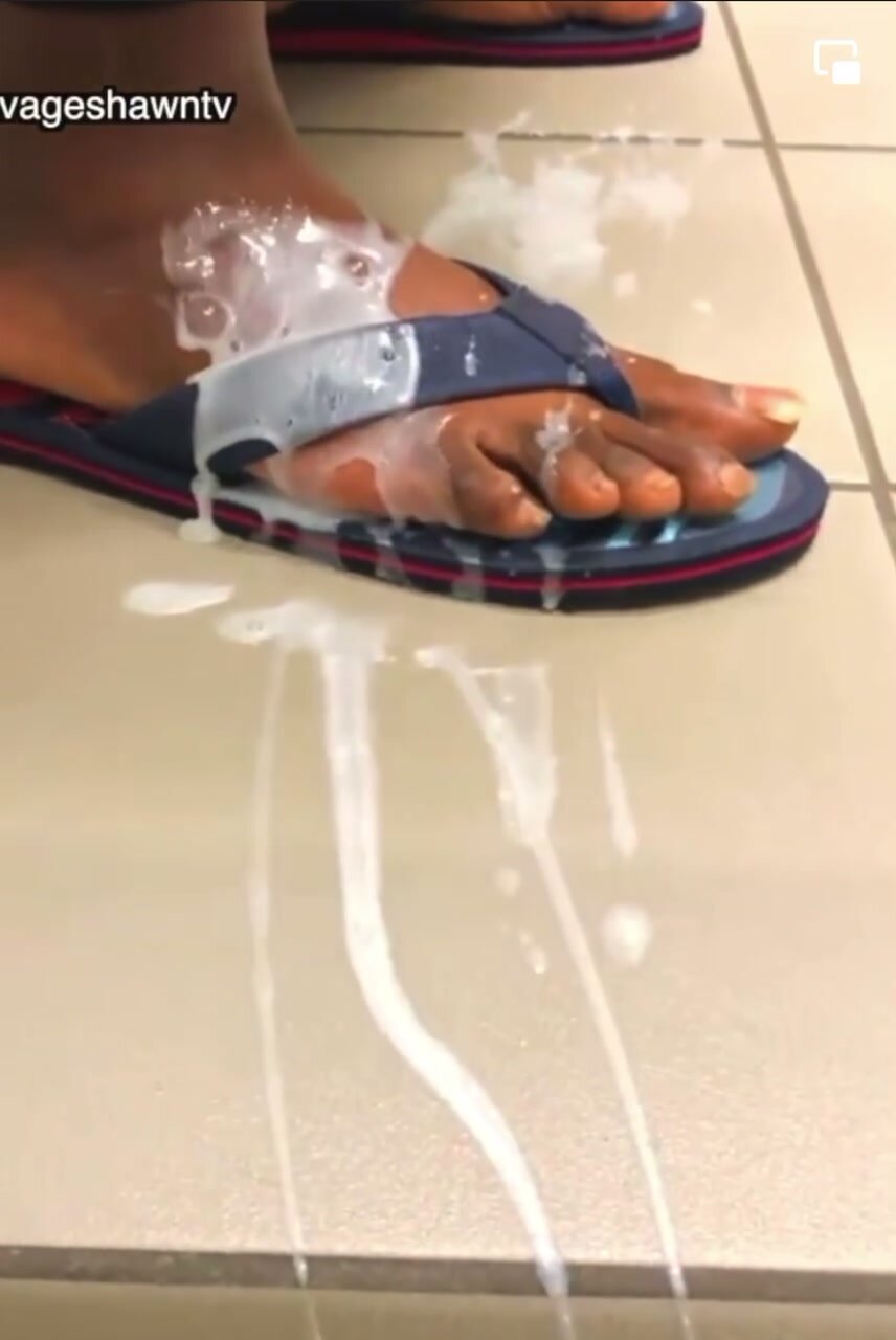 BUST A NUT ON A MANS FEET IN BATHROOM