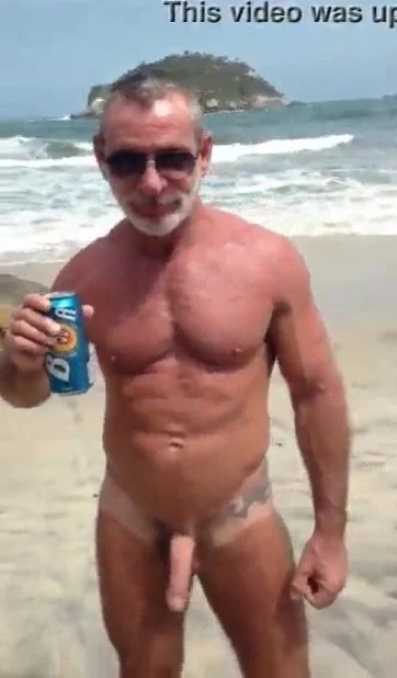 Beach Mature Man Porn - Old men: Daddy beach view - ThisVid.com