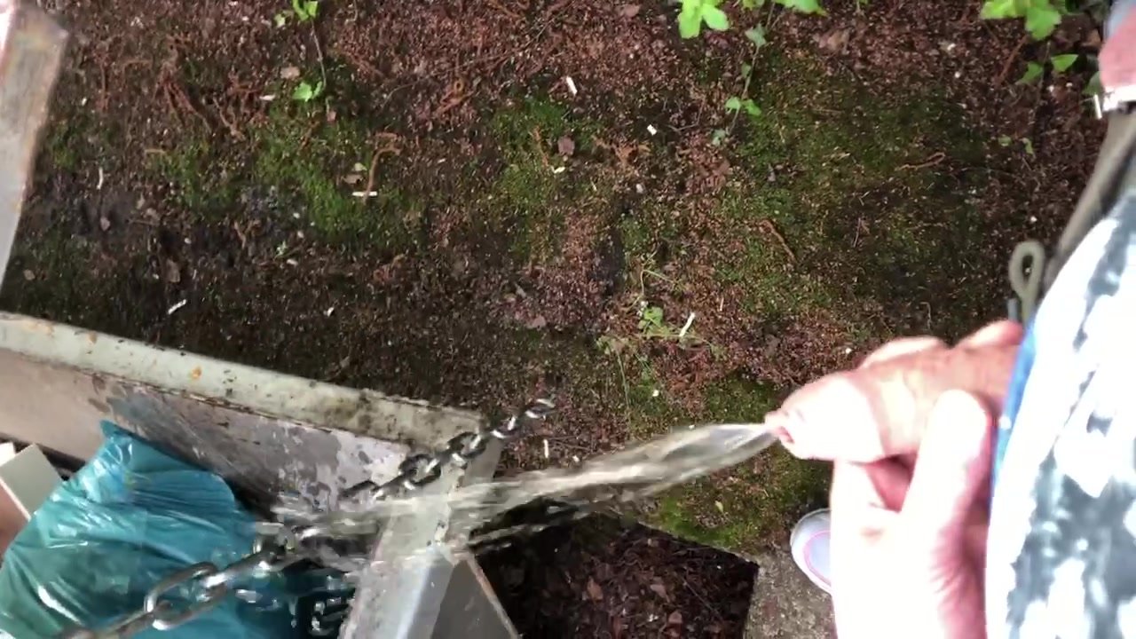 Piss in container - video 2