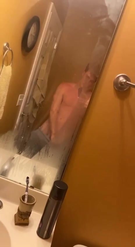 Twink showing his big dick in the shower