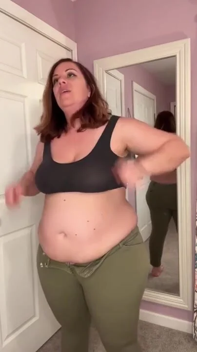 Bbwwoman wearing old tight clothes after weight gain - ThisVid.com