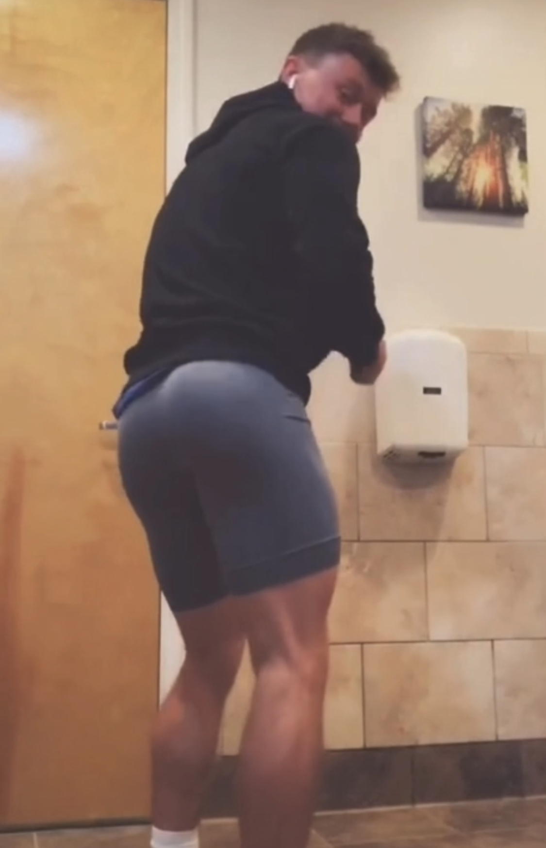 Mind blowing Bubble butt jiggle