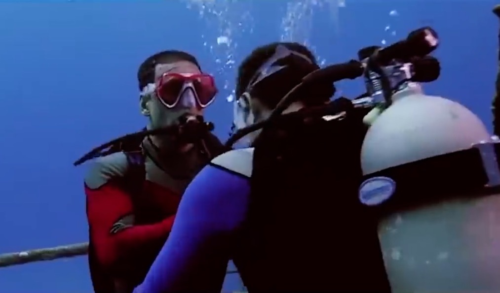 Scuba Diver Saves Dive Buddy [low quality]