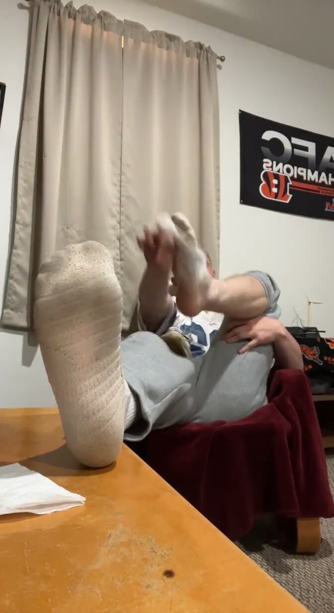White Verbal Alpha Cashmaster Feet
