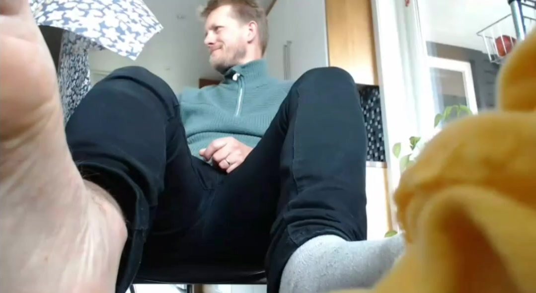 Mature german guy's feet | gay foot fetish
