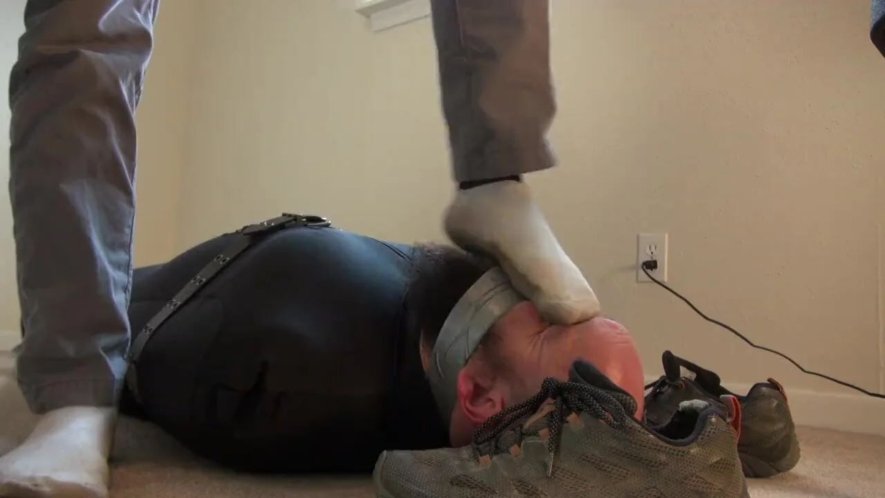 Foot Worship Academy - Gay Socks Sniffing - ThisVid.com