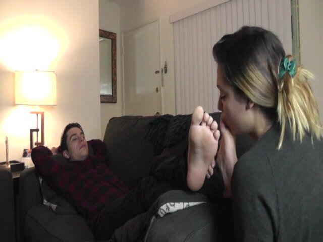 Girl Loves Licking Male Feet