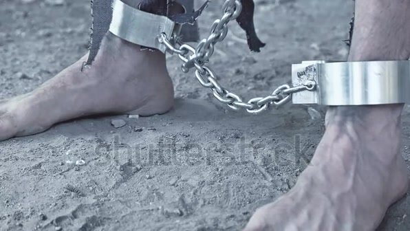 legs-shackled-prisoner