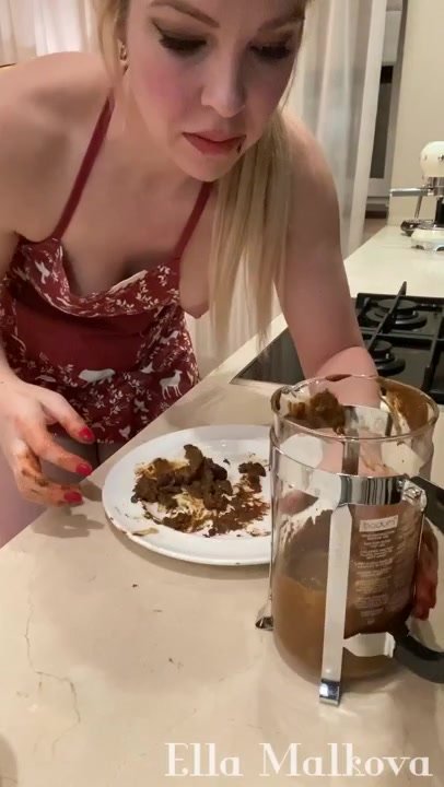 Scat Whore In The Kitchen
