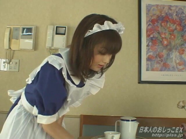 Japanese waiter piss herself