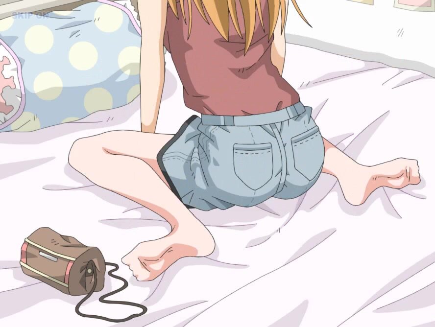 Castlage Animation: Anime Girl Wets Herself in Bed 2