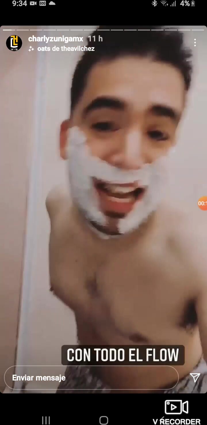 Hermoso charly zuñiga