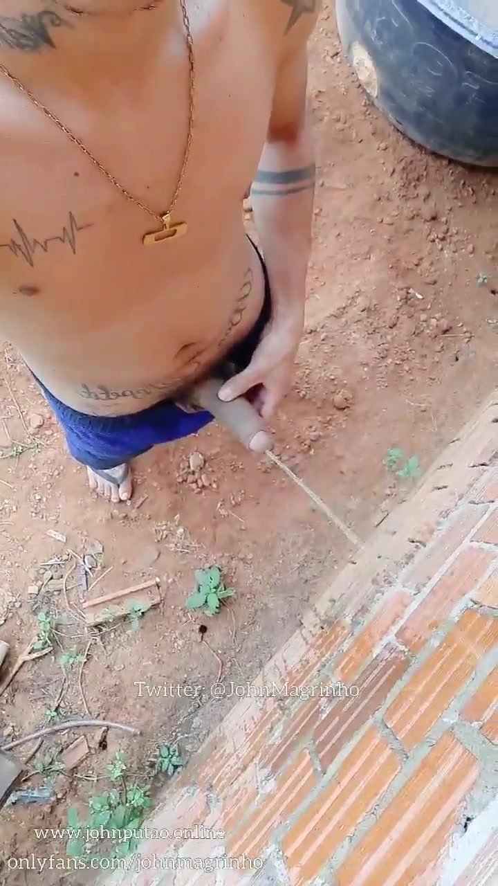 morning outdoor piss