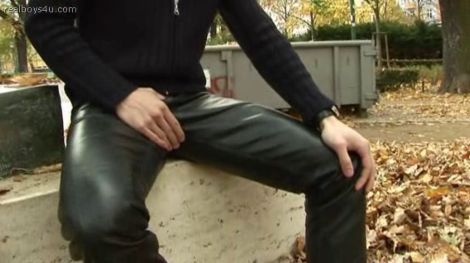 Matti in leather pants (no sexe)