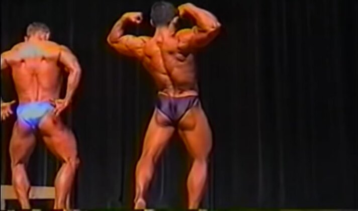 日本人ボディビルダー　伝説の勃起ポージング マッチョの勃起チンポ
