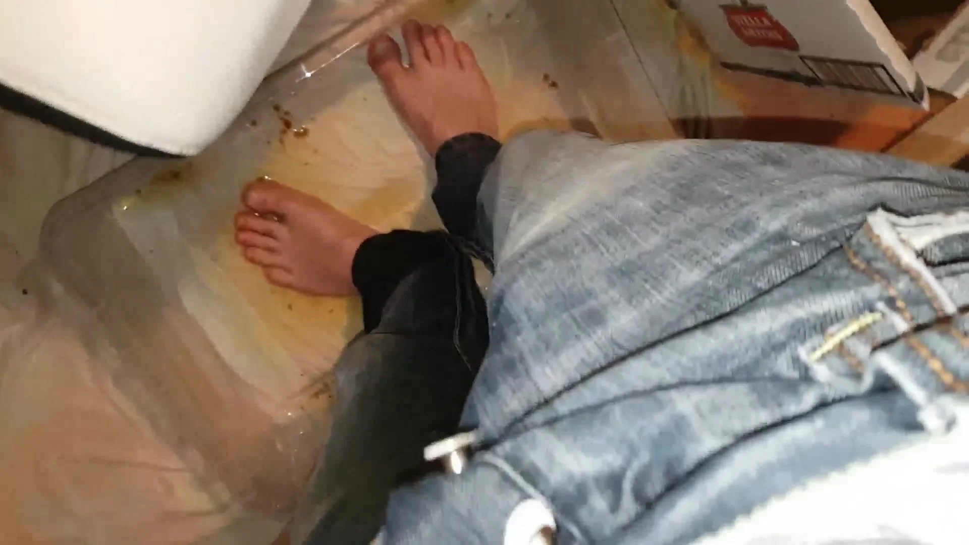 Diarrhoea Jeans And Boxers Pissing ThisVidcom