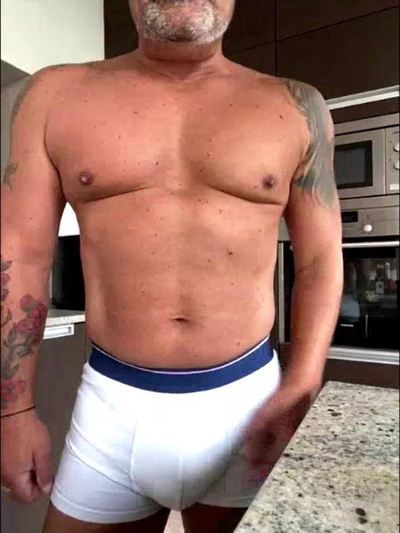 Sexy Muscle Bear - video 2