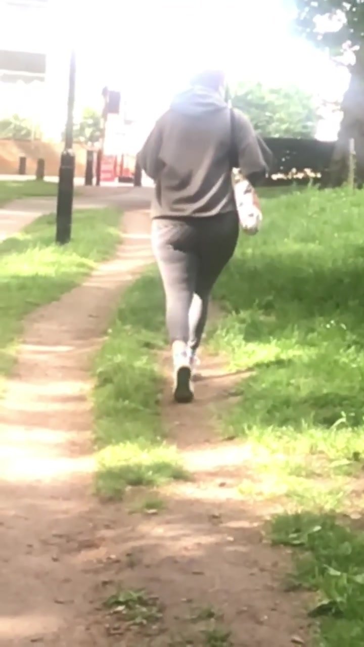 SEXY MILF PAWG IN HYPNOTIC LEGGINGS WALKS FOR ME