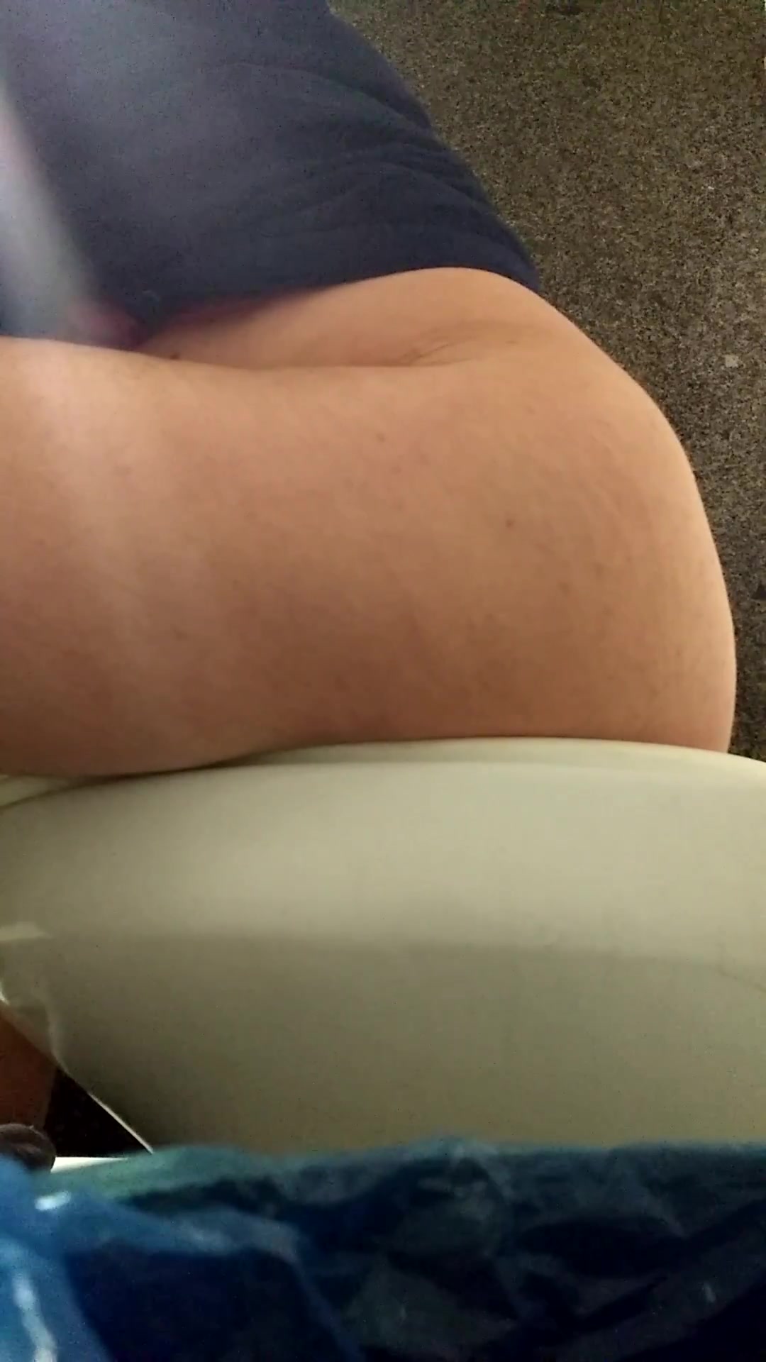 Public toilet - video 9