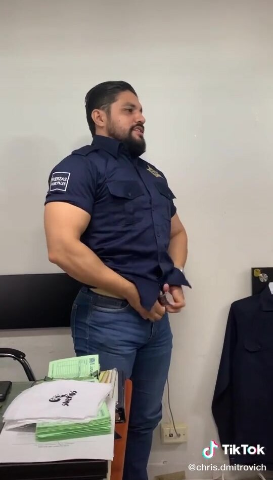 Sexy papi at work
