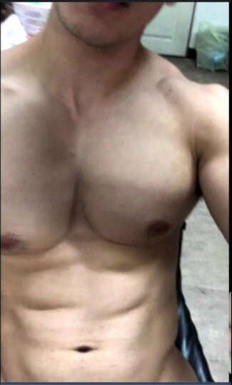 Taiwanese bodybuilder wanking