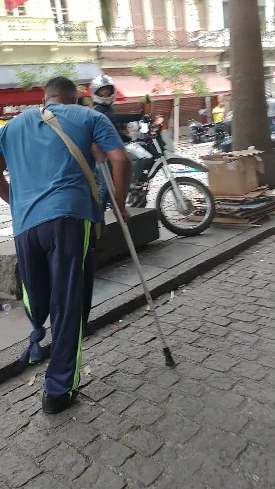 Amputee man - video 2