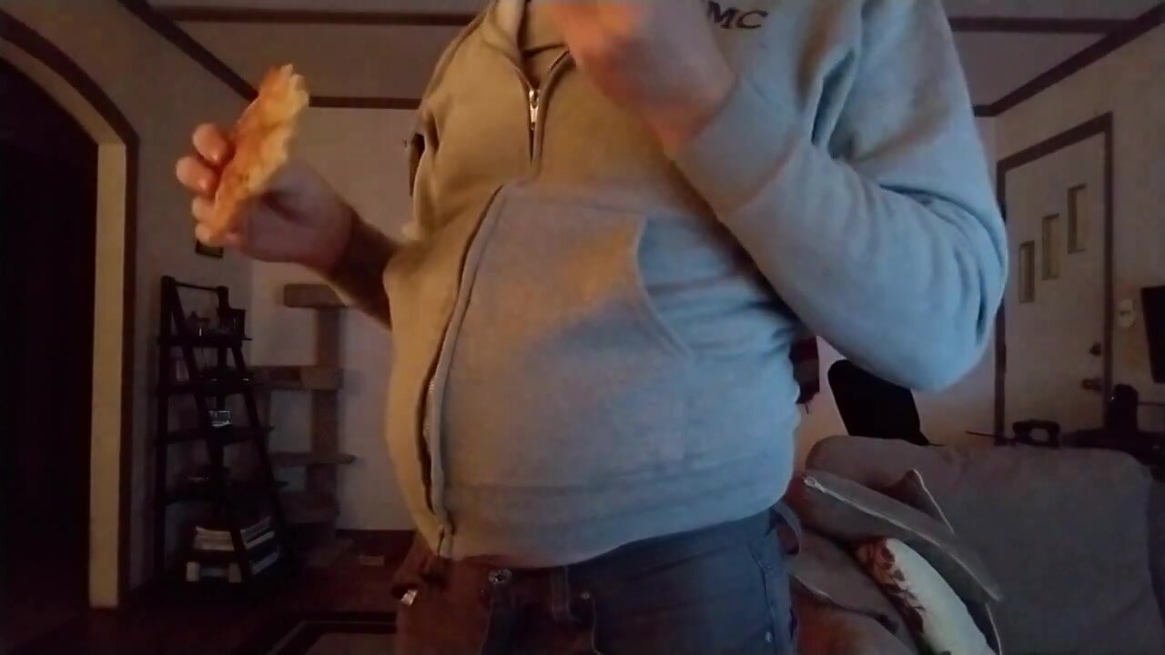 Dude is struggling to keep 2 dinners down - ThisVid.com