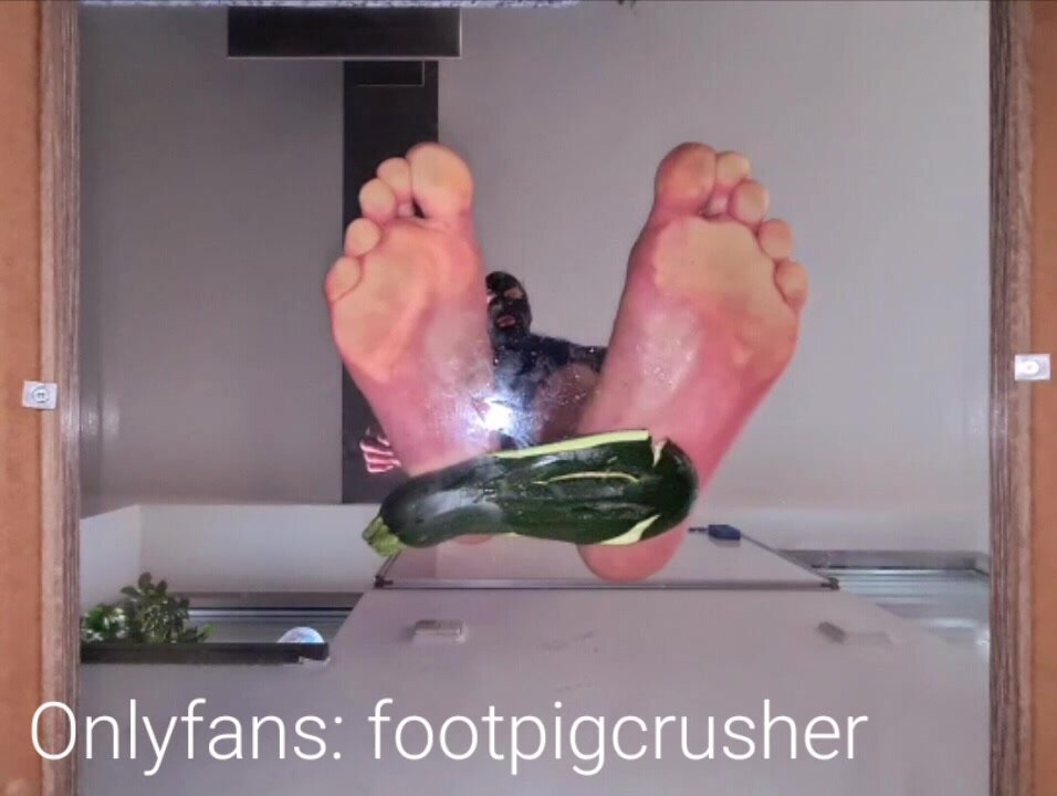 Underglass barefoot crushing - zucchini