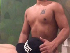 Latin top gives thumbs up on service bj