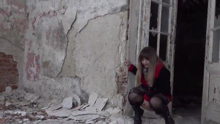 Girl pees in abandoned house 2