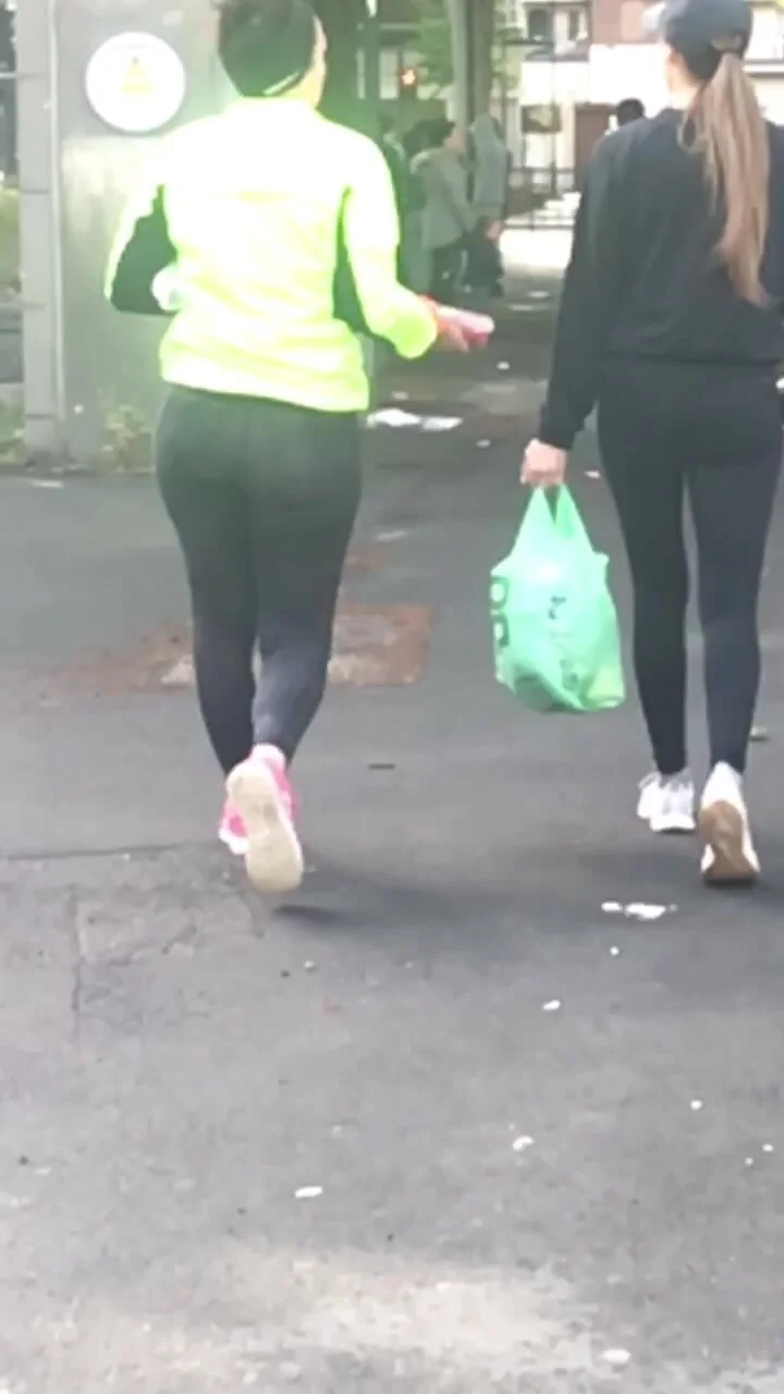 TWO SEXY GIRLS WALKING IN THEIR GYM CLOTHES