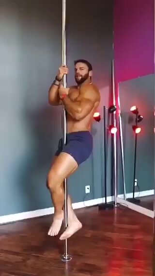Hot muscle guy - video 8