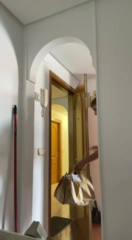 SPANISH FAGG OPENS THE DOOR NAKED