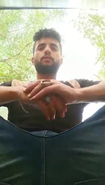 Manspreading Muslim