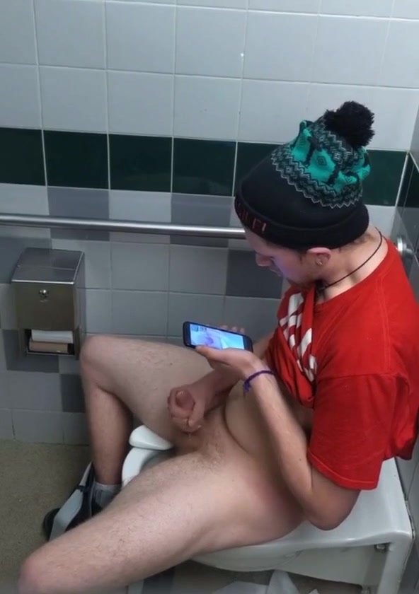 short dick cumming in toilet stall