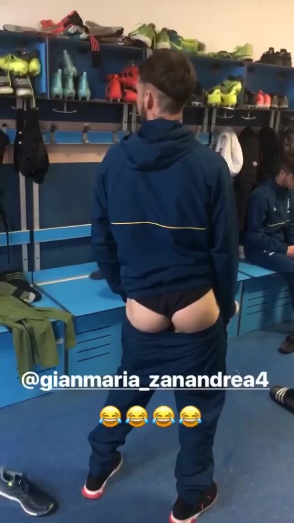 Zanandrea Gianmaria locker cheek