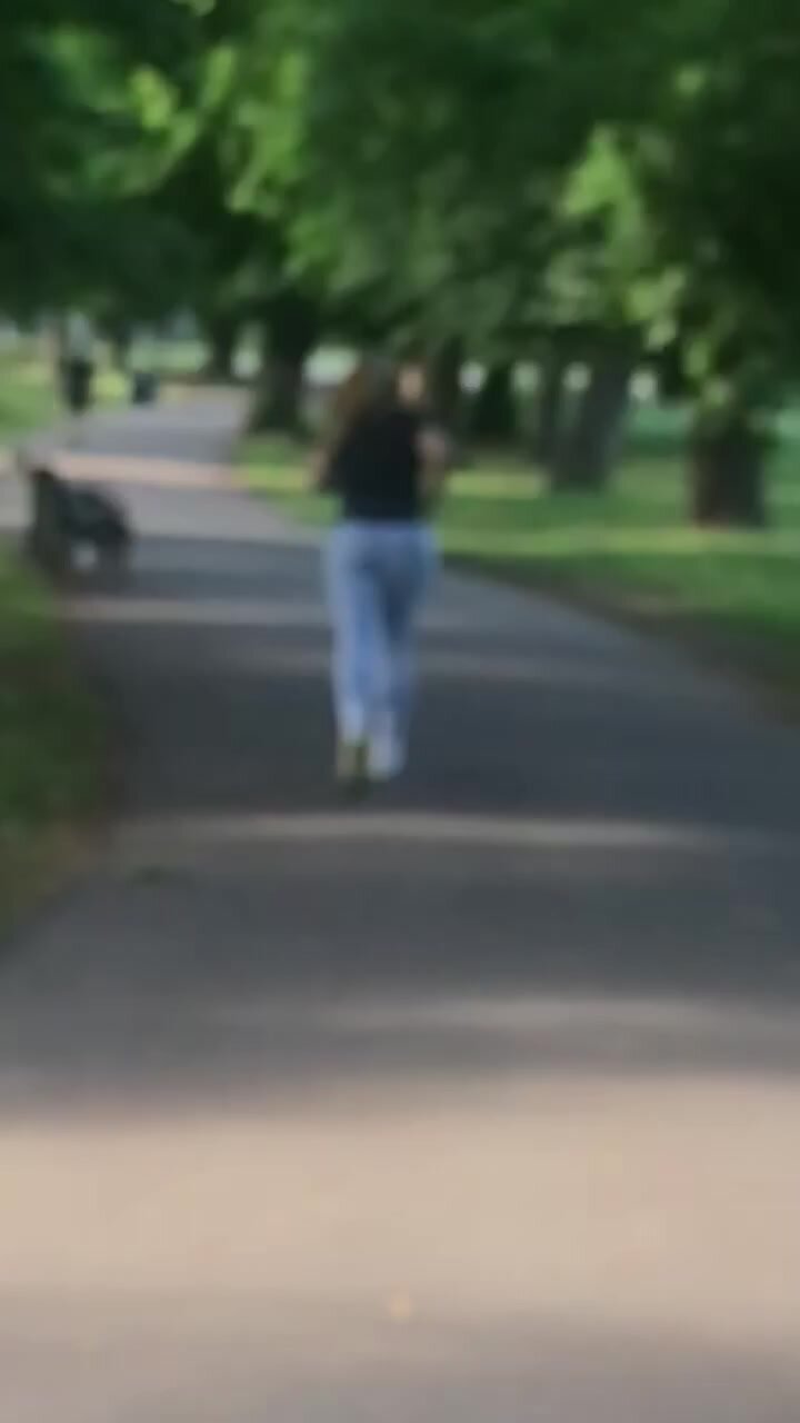 FIT BLONDE PAWG GOING FOR A RUN