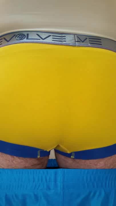 shitting in yellow undies