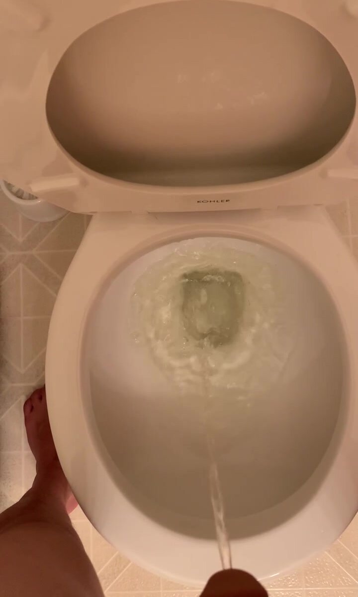 Toilet piss - video 27